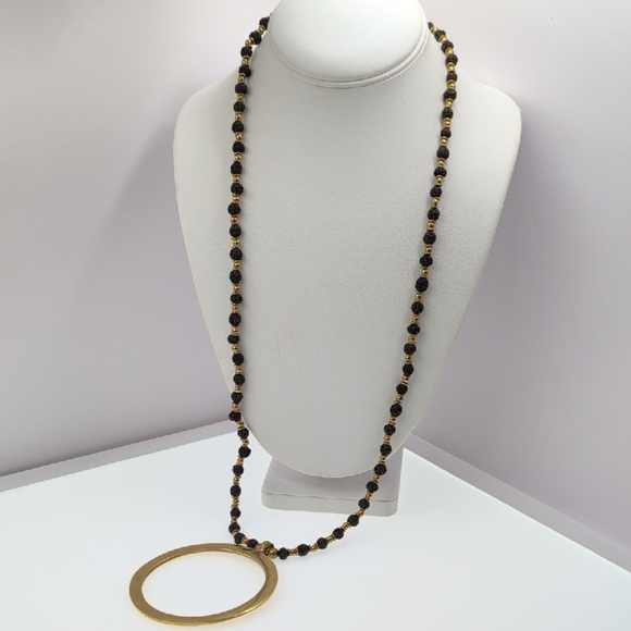 Nataraj Elegant Gold and Black Necklace with Circular Pendant - Picture 4 of 6